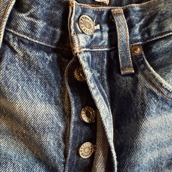 AGOLDE Parker Vintage Cut Off Shorts in Swapmeet - Size 26 - Picture 4 of 6